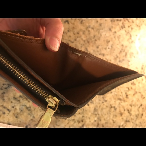 CERTIFIED AUTHENTIC LV Compact Wallet - Picture 4 of 8